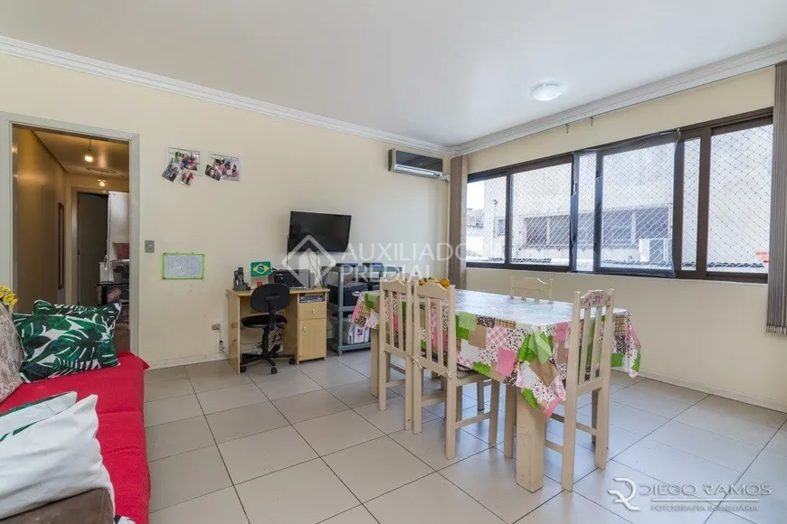 Foto 1 de Apartamento com 2 Quartos à venda, 78m² em Passo da Areia, Porto Alegre