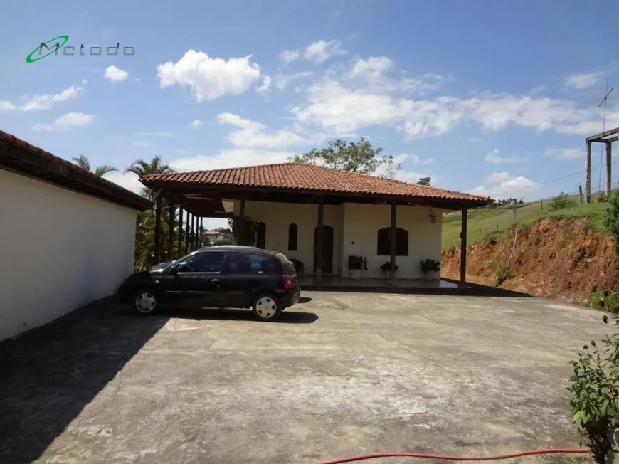 Foto 1 de Fazenda/Sítio com 3 Quartos à venda, 1000m² em Parque Agrinco , Guararema