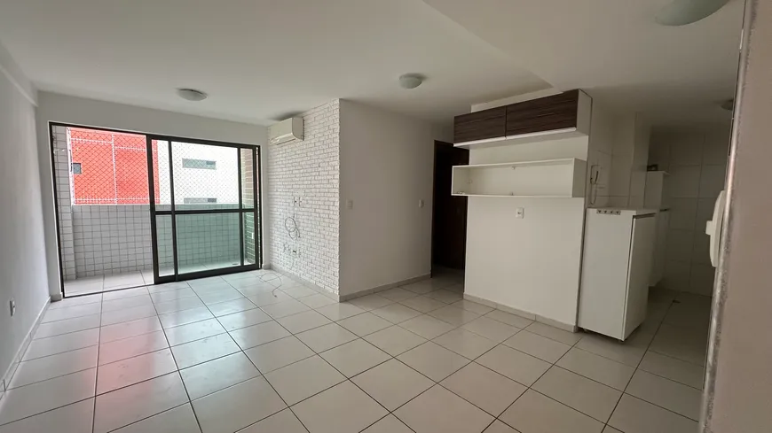 Foto 1 de Apartamento com 2 Quartos para alugar, 65m² em Ponta Verde, Maceió