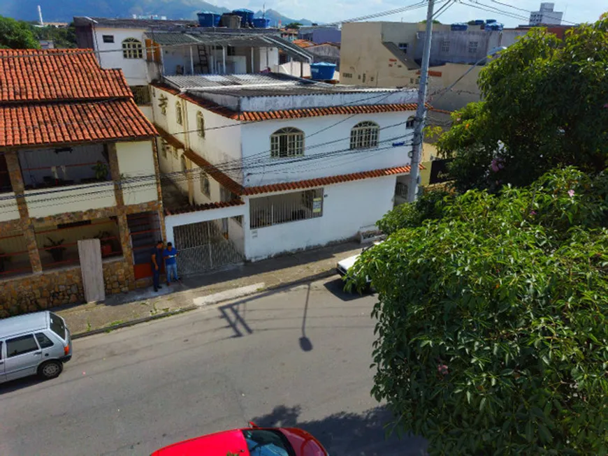 Foto 1 de Casa com 4 Quartos à venda, 308m² em Parque Residencial Laranjeiras, Serra