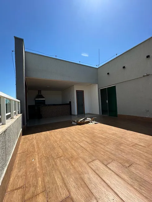 Foto 1 de Cobertura com 4 Quartos para alugar, 210m² em Patrimônio, Uberlândia