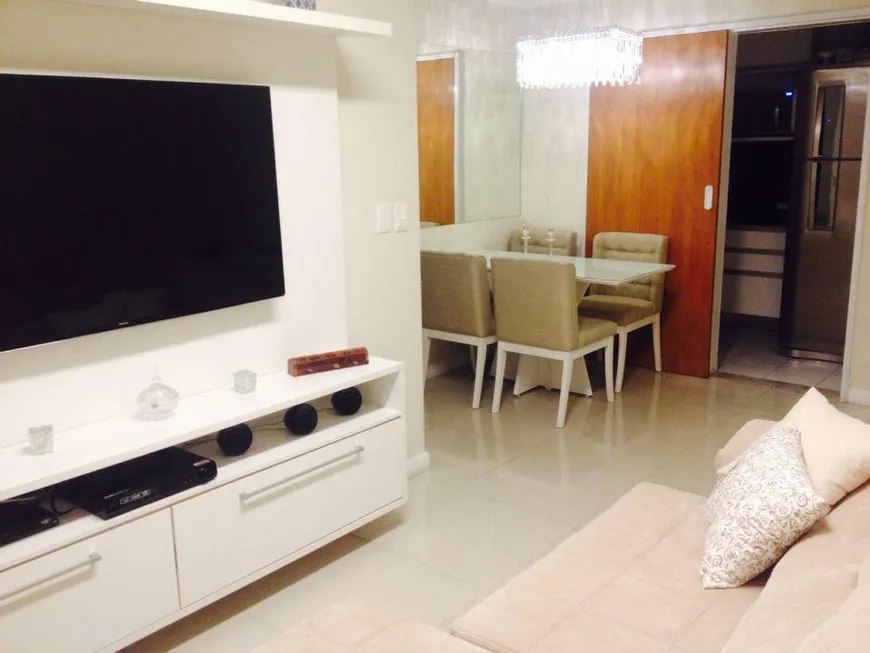 Foto 1 de Apartamento com 2 Quartos à venda, 65m² em Olaria, Vila Velha