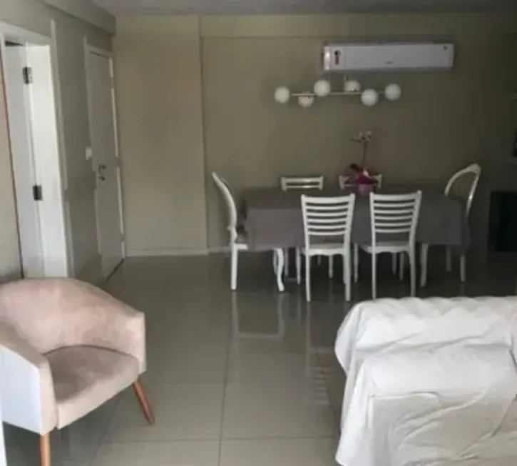 Foto 1 de Apartamento com 3 Quartos para alugar, 125m² em Cremação, Belém