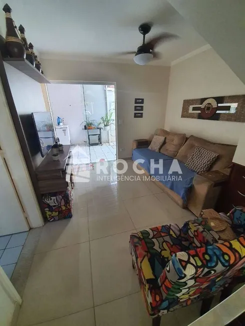 Foto 1 de Sobrado com 3 Quartos à venda, 98m² em Monte Carlo, Campo Grande