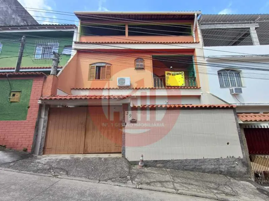 Foto 1 de Casa de Condomínio com 4 Quartos à venda, 196m² em Taquara, Rio de Janeiro