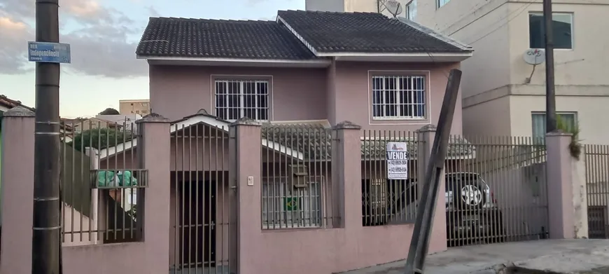 Foto 1 de Casa com 3 Quartos à venda, 190m² em Centro, Ponta Grossa