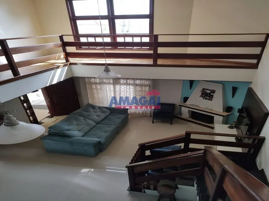 Foto 1 de Sobrado com 3 Quartos à venda, 178m² em Loteamento Villa Branca, Jacareí