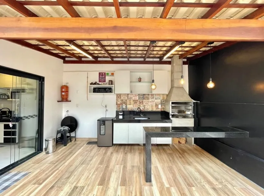 Foto 1 de Casa com 3 Quartos à venda, 155m² em Castelo, Belo Horizonte