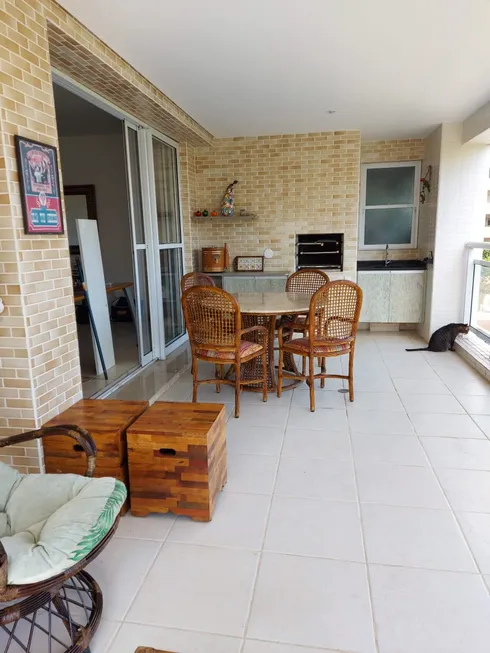 Foto 1 de Apartamento com 4 Quartos à venda, 158m² em Enseada, Guarujá