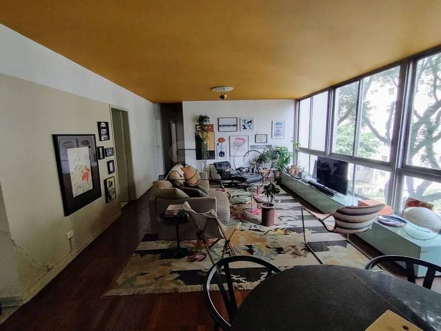 Foto 1 de Apartamento com 3 Quartos à venda, 142m² em Higienópolis, São Paulo