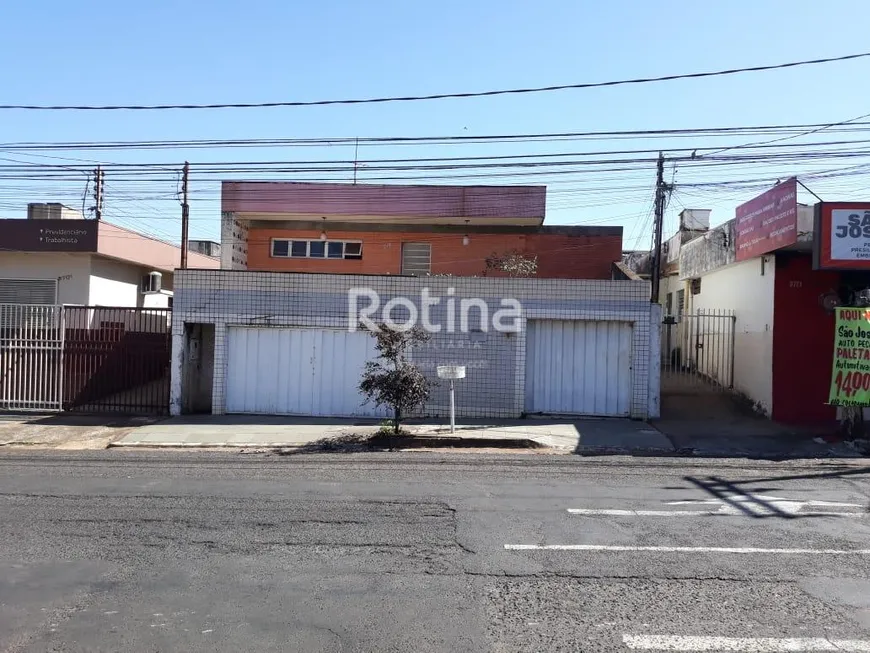 Foto 1 de Casa com 4 Quartos para alugar, 300m² em Custódio Pereira, Uberlândia