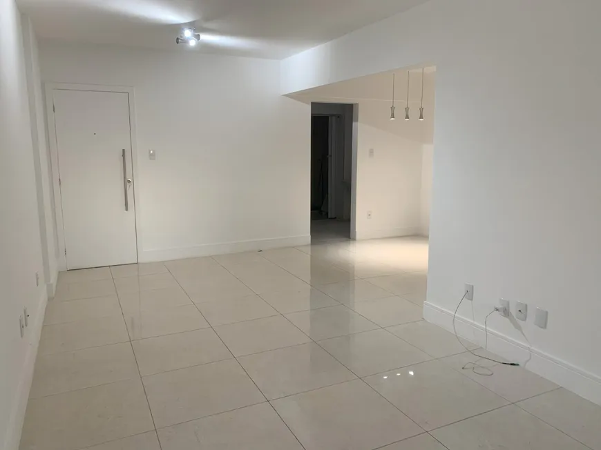 Foto 1 de Apartamento com 3 Quartos à venda, 90m² em Armação, Salvador