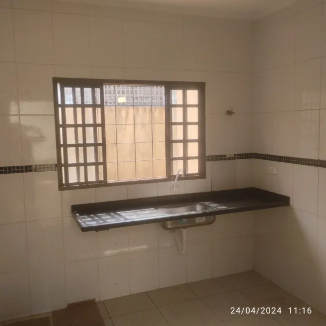 Foto 1 de Casa com 2 Quartos para alugar, 78m² em Jardim Batistão, Campo Grande