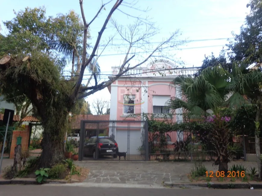 Foto 1 de Casa com 6 Quartos à venda, 239m² em Teresópolis, Porto Alegre