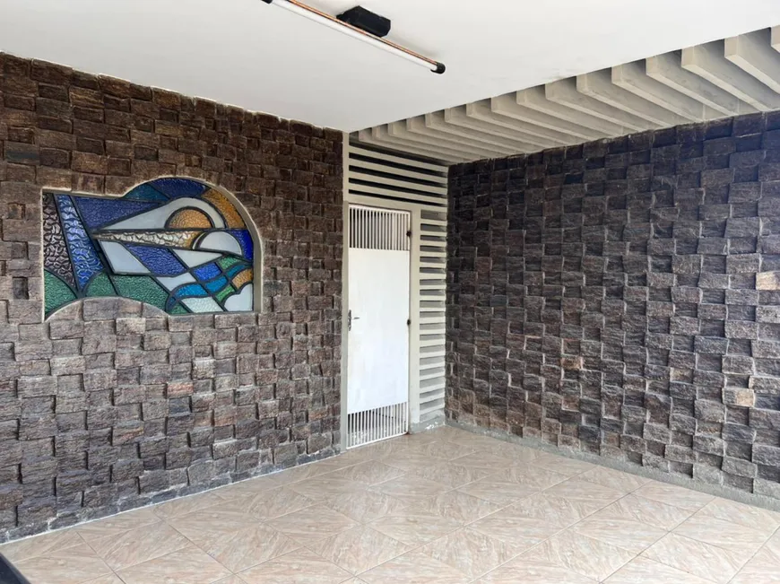 Foto 1 de Casa com 4 Quartos à venda, 214m² em Vila União, Fortaleza