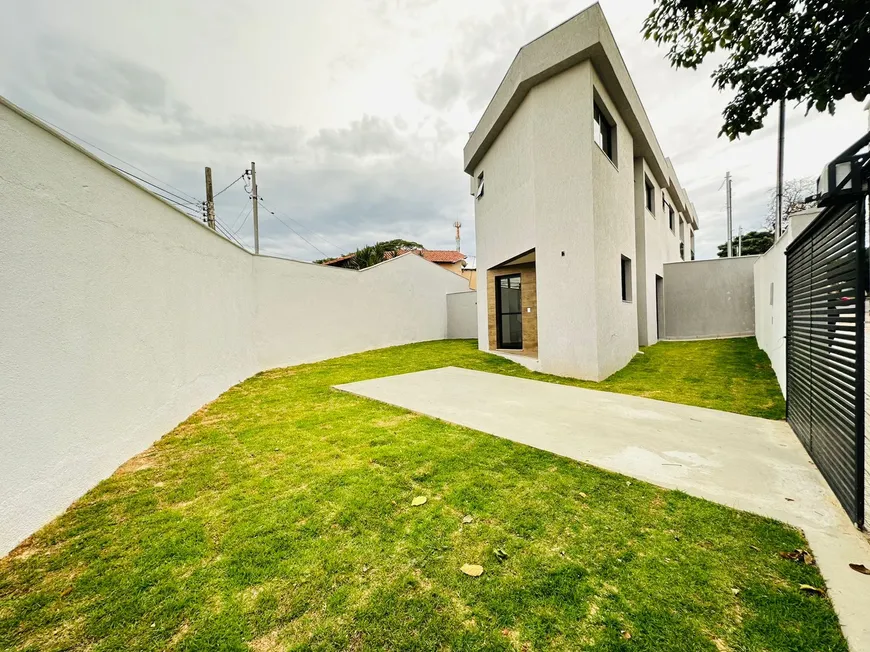 Foto 1 de Casa com 3 Quartos à venda, 93m² em Planalto, Belo Horizonte