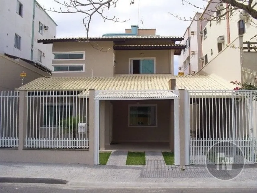 Foto 1 de Casa com 3 Quartos à venda, 230m² em Vila Real, Balneário Camboriú