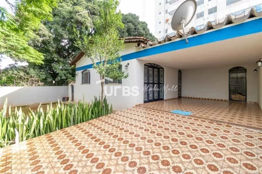 Foto 1 de Casa com 3 Quartos à venda, 200m² em Setor Bueno, Goiânia