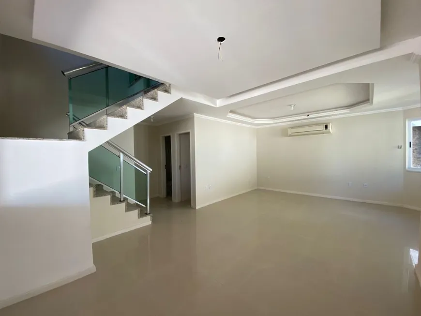 Foto 1 de Casa com 6 Quartos à venda, 370m² em Maria Paula, Niterói