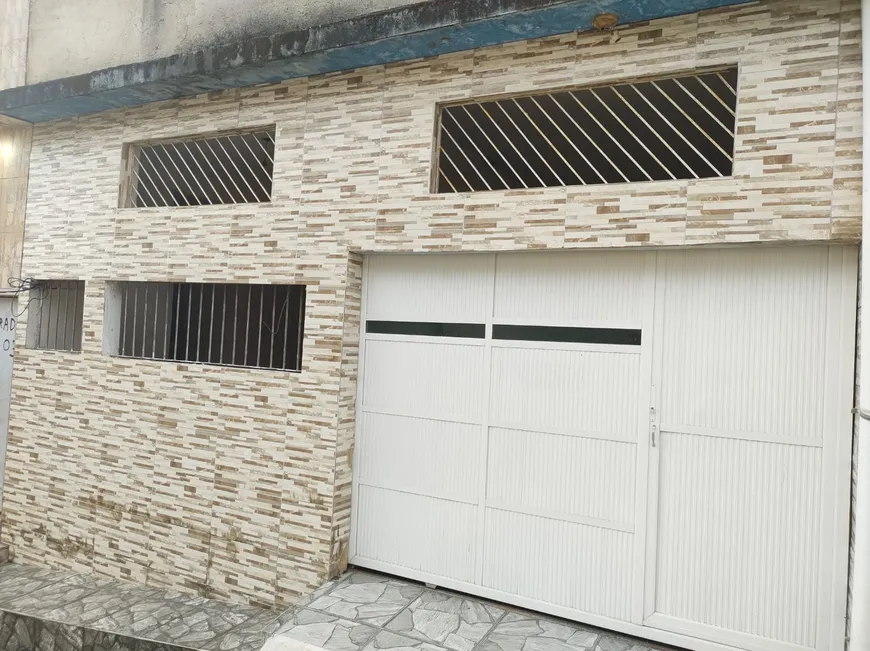 Foto 1 de Casa com 3 Quartos à venda, 80m² em Santíssimo, Rio de Janeiro