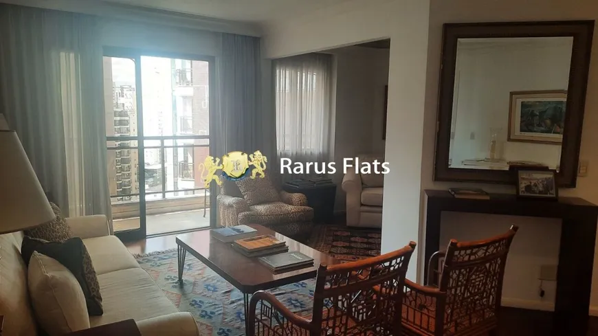 Foto 1 de Flat com 3 Quartos para alugar, 120m² em Moema, São Paulo