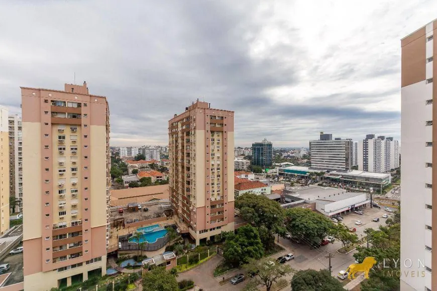 Foto 1 de Apartamento com 3 Quartos à venda, 65m² em Vila Ipiranga, Porto Alegre