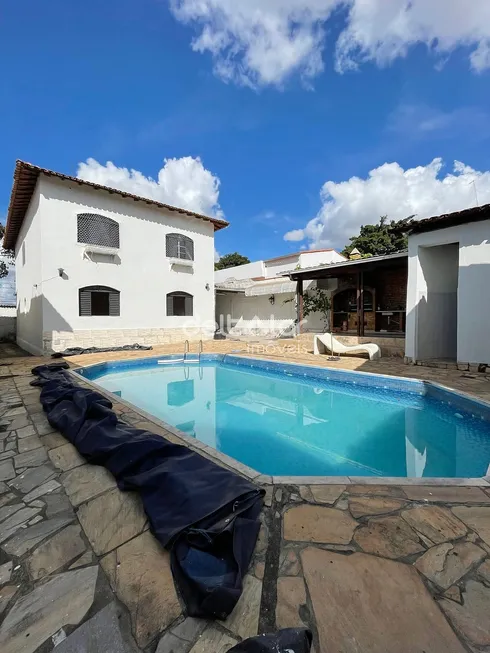 Foto 1 de Casa com 4 Quartos à venda, 211m² em Candelaria, Belo Horizonte