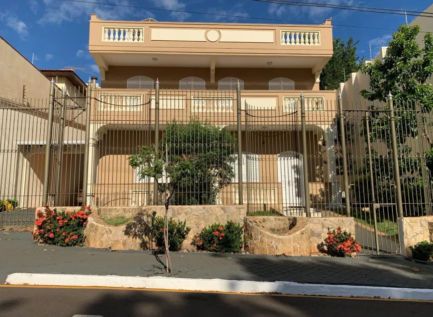 Foto 1 de Casa com 5 Quartos para venda ou aluguel, 247m² em Lago Parque, Londrina