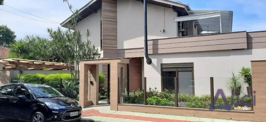 Foto 1 de Casa com 5 Quartos à venda, 450m² em Lagoa da Conceição, Florianópolis