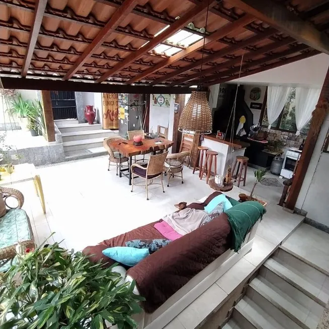 Foto 1 de Casa com 3 Quartos à venda, 250m² em Retiro, Petrópolis