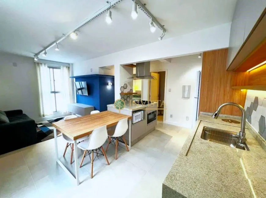 Foto 1 de Apartamento com 2 Quartos à venda, 60m² em Centro, Florianópolis