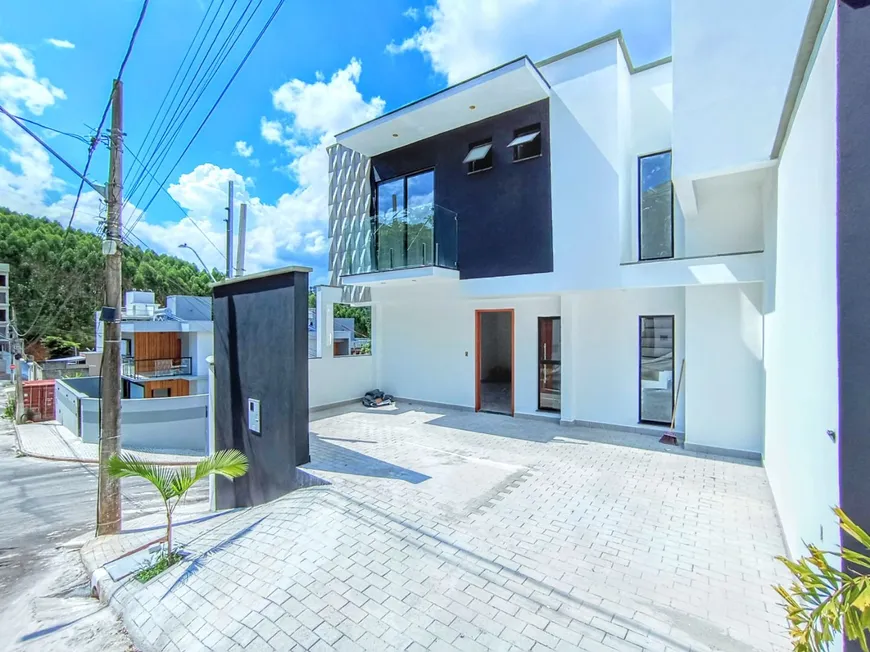 Foto 1 de Casa com 4 Quartos à venda, 157m² em Jóquei Clube, Juiz de Fora
