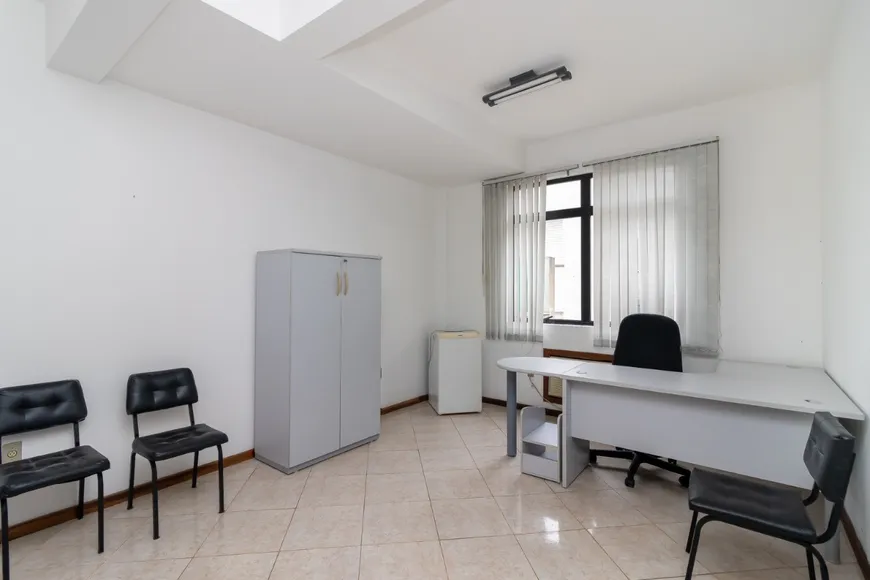 Foto 1 de Sala Comercial para alugar, 20m² em Passo da Areia, Porto Alegre