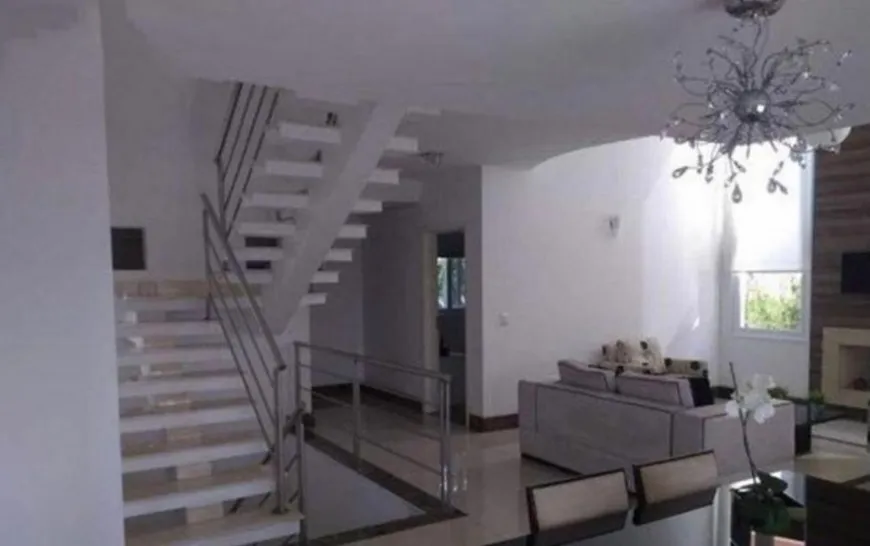 Foto 1 de Casa com 3 Quartos à venda, 320m² em Parque das Videiras, Louveira