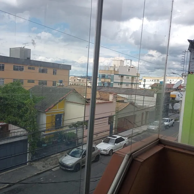 Foto 1 de Casa com 3 Quartos à venda, 339m² em Santa Tereza, Belo Horizonte