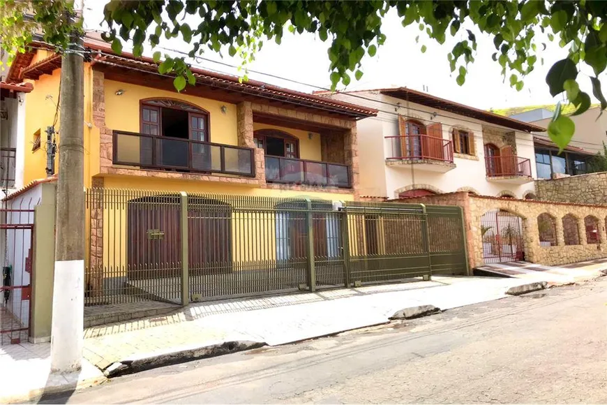 Foto 1 de Casa com 4 Quartos à venda, 252m² em Bosque dos Pinheiros, Juiz de Fora