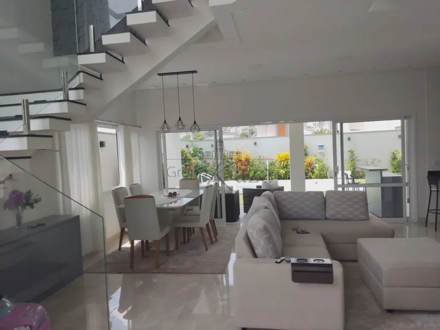 Foto 1 de Casa de Condomínio com 3 Quartos à venda, 204m² em Jardim Residencial Golden Park, Jacareí