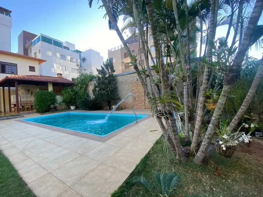 Foto 1 de Casa com 4 Quartos para alugar, 210m² em Castelo, Belo Horizonte