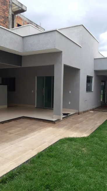 Foto 1 de Casa com 3 Quartos à venda, 200m² em Jardim Gramado , Goiânia