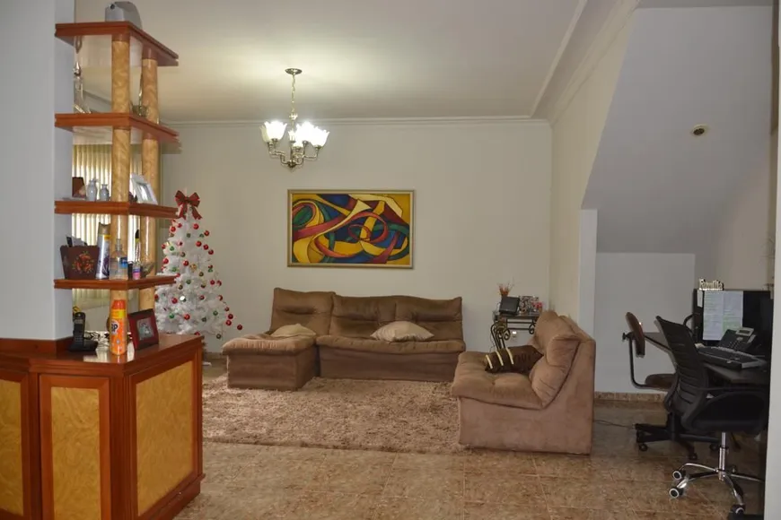Foto 1 de Casa com 5 Quartos à venda, 440m² em Santa Mônica, Uberlândia
