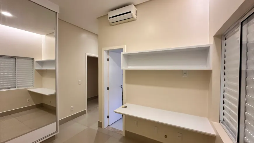 Foto 1 de Casa com 3 Quartos para alugar, 205m² em Jardins Lisboa, Goiânia