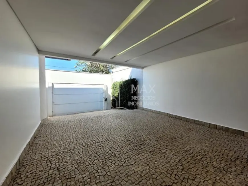 Foto 1 de Casa com 4 Quartos à venda, 277m² em Cidade Jardim, Uberlândia