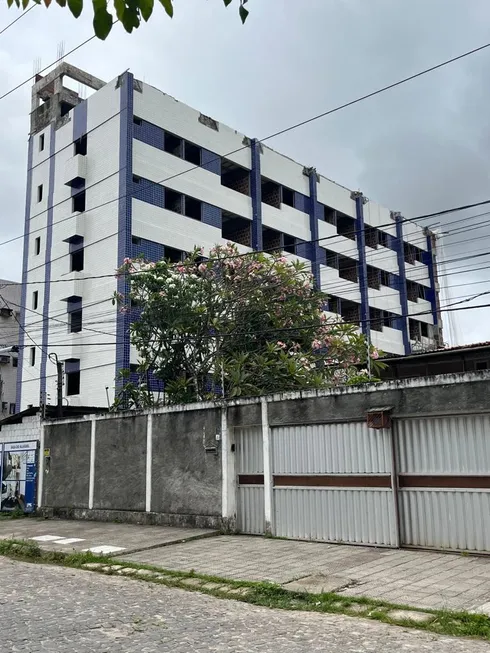 Foto 1 de Apartamento com 3 Quartos à venda, 50m² em Várzea, Recife