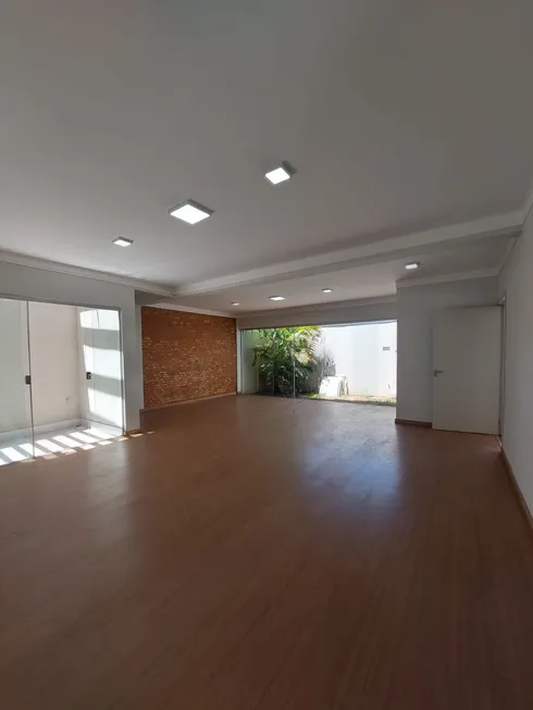 Foto 1 de Casa com 3 Quartos à venda, 312m² em Jardim do Éden, Franca