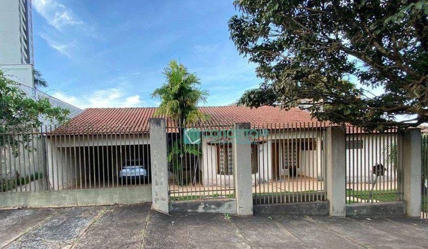 Casas com quintal à venda no Centro em Cambé