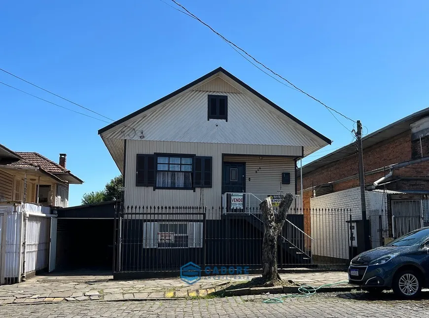 Foto 1 de Casa com 6 Quartos à venda, 180m² em Pio X, Caxias do Sul