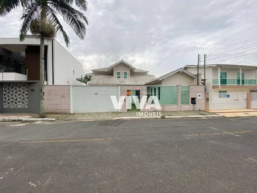 Foto 1 de Casa com 3 Quartos à venda, 219m² em Praia dos Amores, Balneário Camboriú