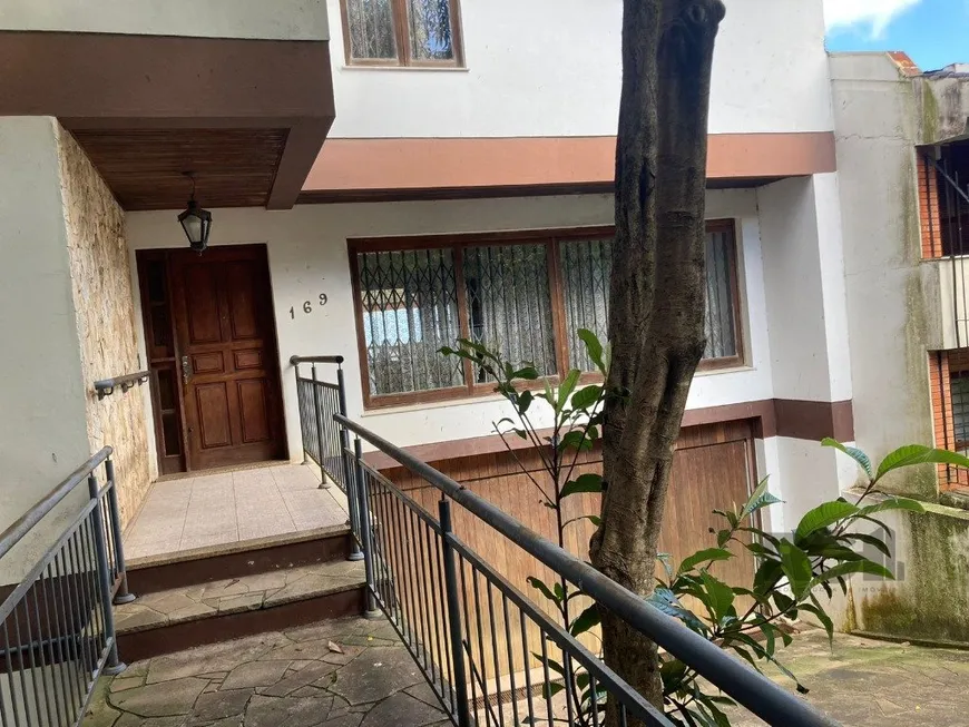 Foto 1 de Casa com 4 Quartos à venda, 360m² em Nonoai, Porto Alegre