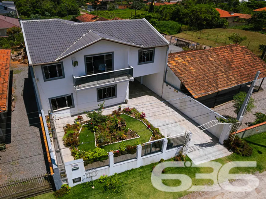 Foto 1 de Sobrado com 5 Quartos à venda, 320m² em Salinas, Balneário Barra do Sul