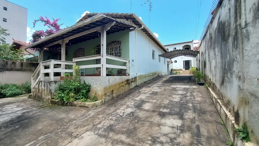 Foto 1 de Casa com 6 Quartos à venda, 246m² em Santa Inês, Belo Horizonte